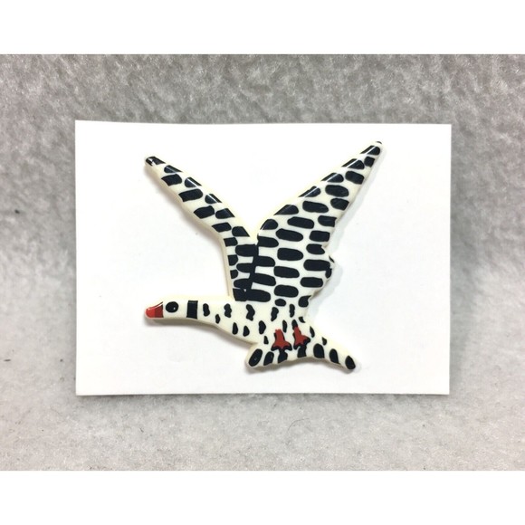 Vintage Made In UK Plastic Pin Brooch Badge Mod Bird Goose - Picture 3 of 8